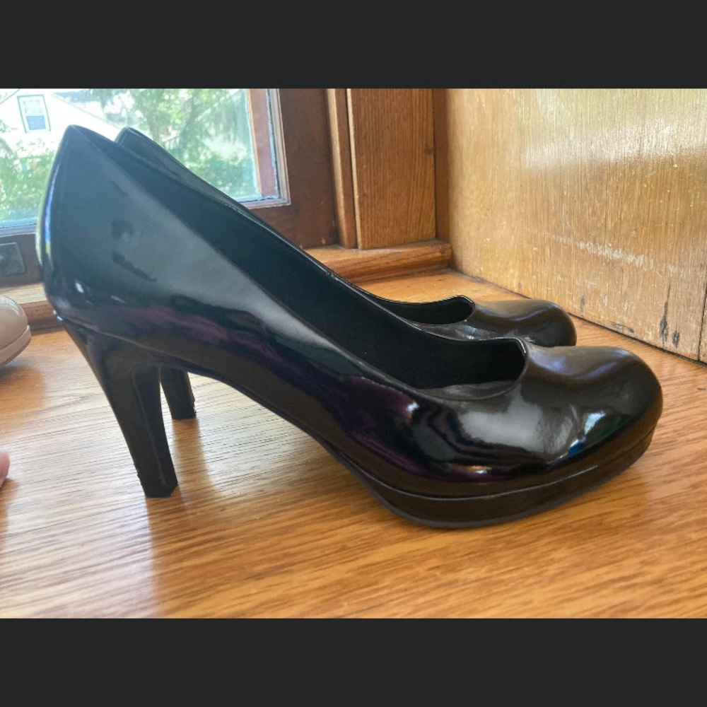 Black Pumps CL by Laundry Like New 8.5